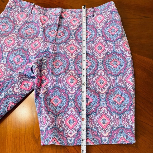 Talbots Petite Size 8P Mid-Rise Bermuda Shorts Pink/Blue Medallion Print Size M - Picture 6 of 7